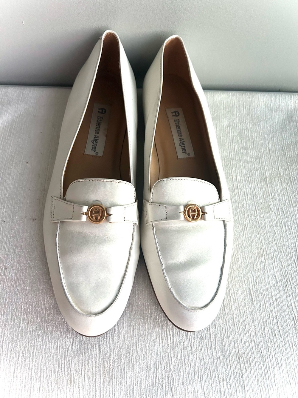 ETIENNE AIGNER white leather loafer with gold logo size 9m